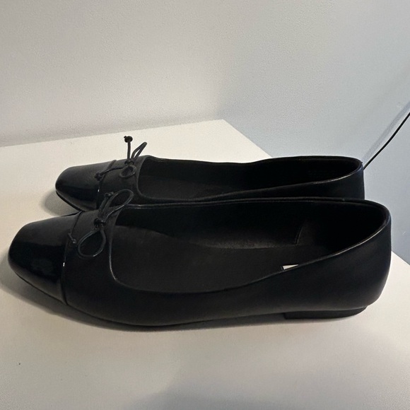 Steve Madden Black Flats - Picture 2 of 3